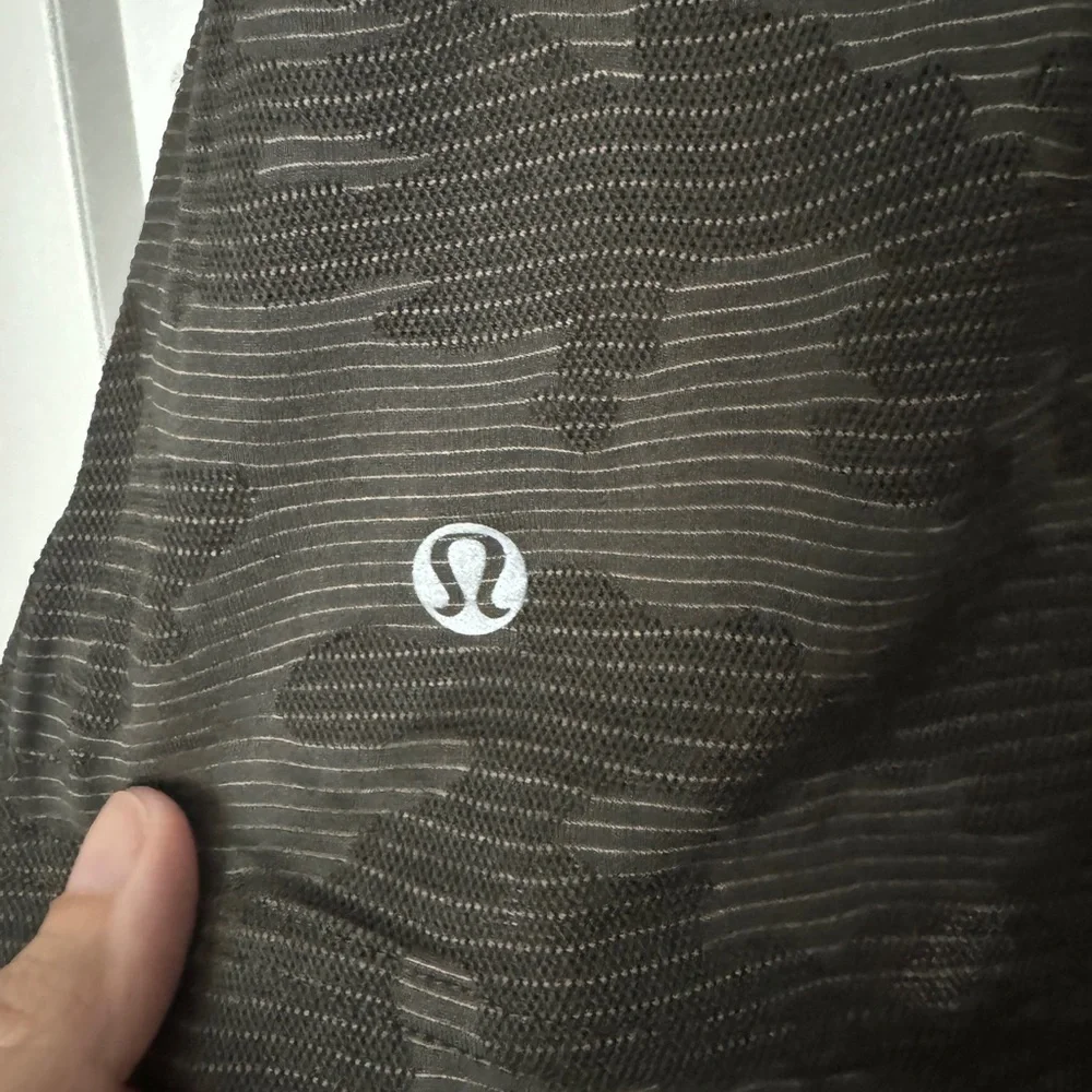 NWT Lululemon Run For Days Short Sleeve in Deep Camo